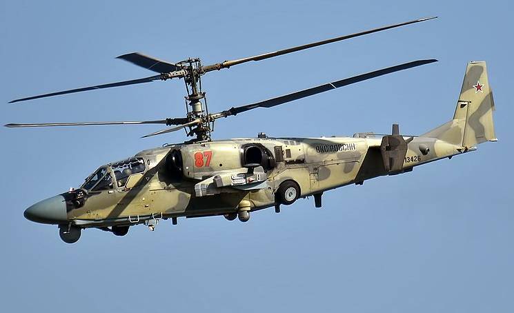 Теперь в воздухе: В Сирии американскую военную колонну перехватили российские вертолеты Ка-52