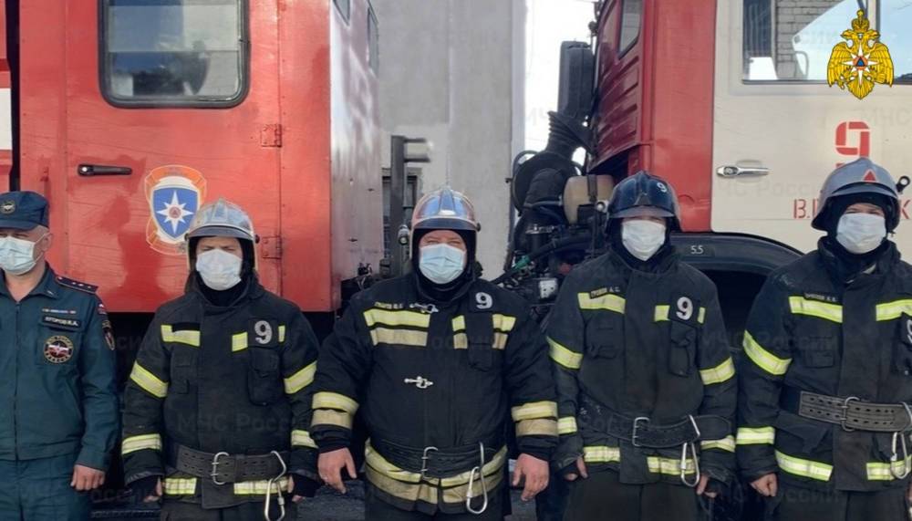 В Тверской области пожарные спасли от гибели жильцов горящей квартиры