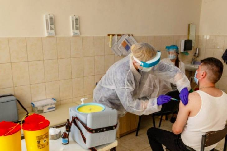 За сутки в Украине от коронавируса вакцинировали еще более 23 тысяч граждан