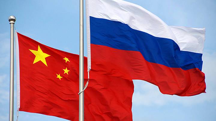 США провоцируют сближение России и Китая, пишет NI