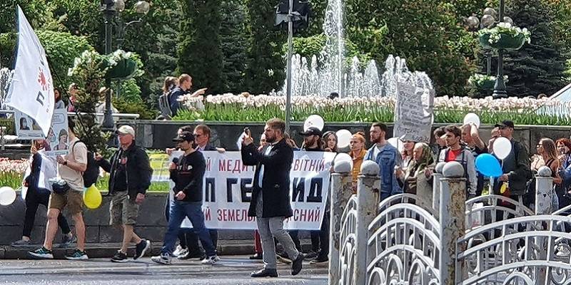В центре Киева прошло шествие потив вакцинации от COVID-19 и геноцида – фото, видео - ТЕЛЕГРАФ