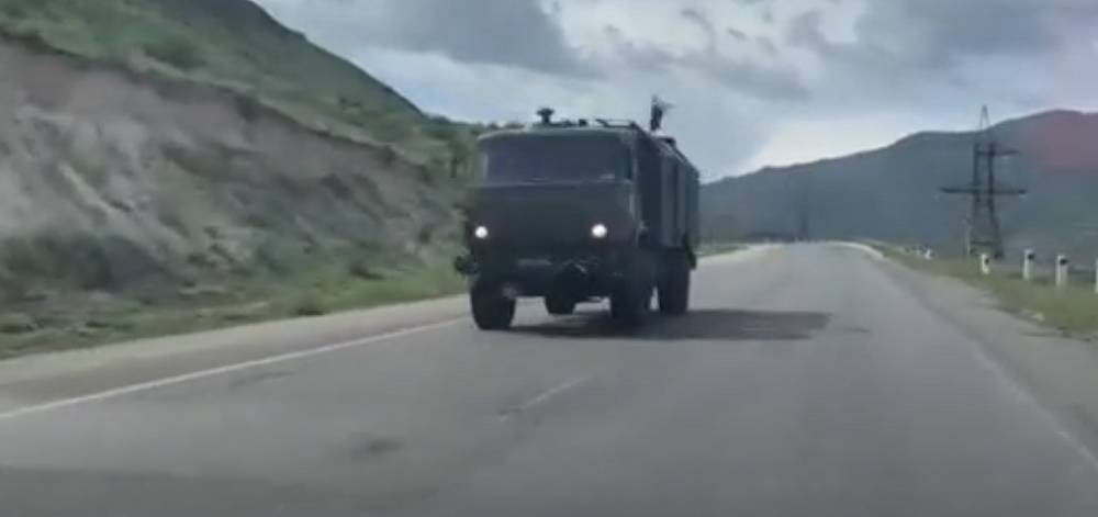 В Армении заметили колонну военной техники России: видео