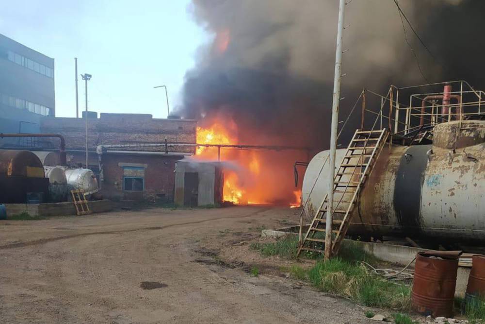 В Уфе рано утром горело производственное здание