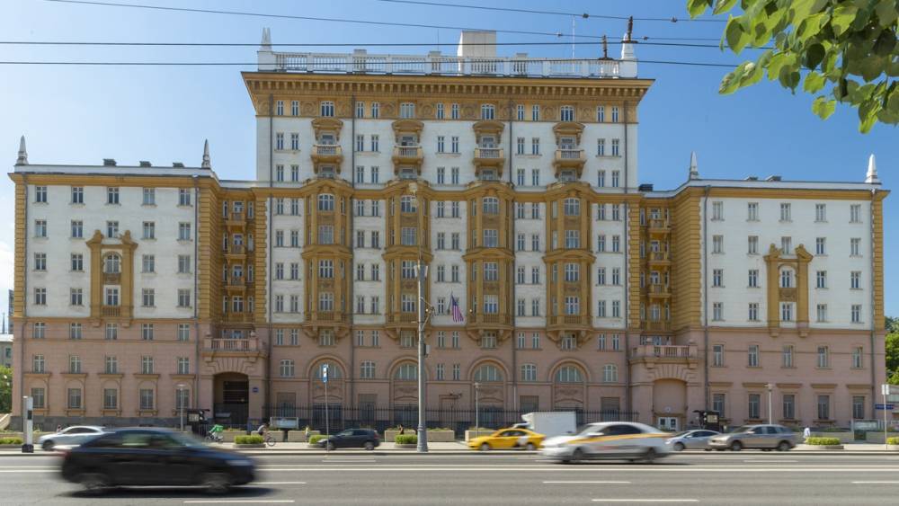 Пресс-секретарь посольства США в России назвала "честью" свою работу в Москве