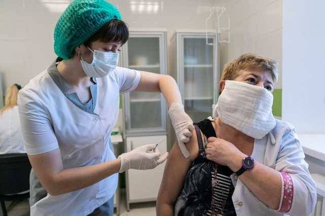 В Украине начали вакцинировать граждан, записавшихся через Дію, – Ляшко