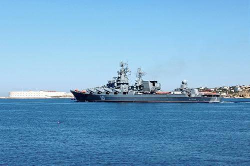 Сайт Sohu: маневр крейсера «Москва» вынудил американский Hamilton в спешке покинуть Черное море