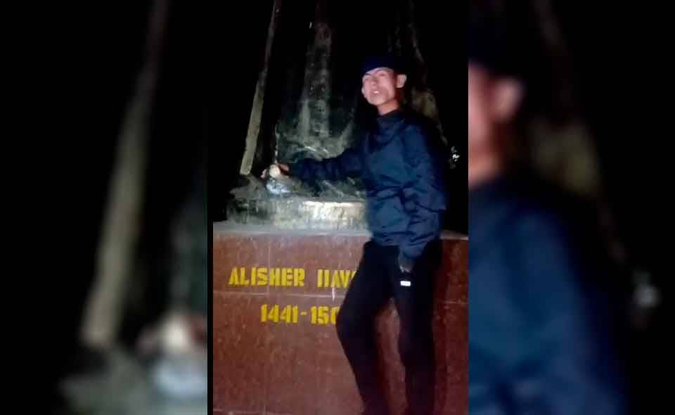 Тиктокеры против Алишера Навои. Еще один узбекистанец записал неадекватное видео у памятника поэта
