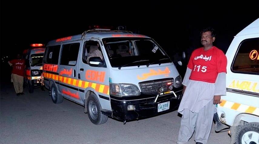 В Пакистане при падении фургона в канал погибли 11 человек