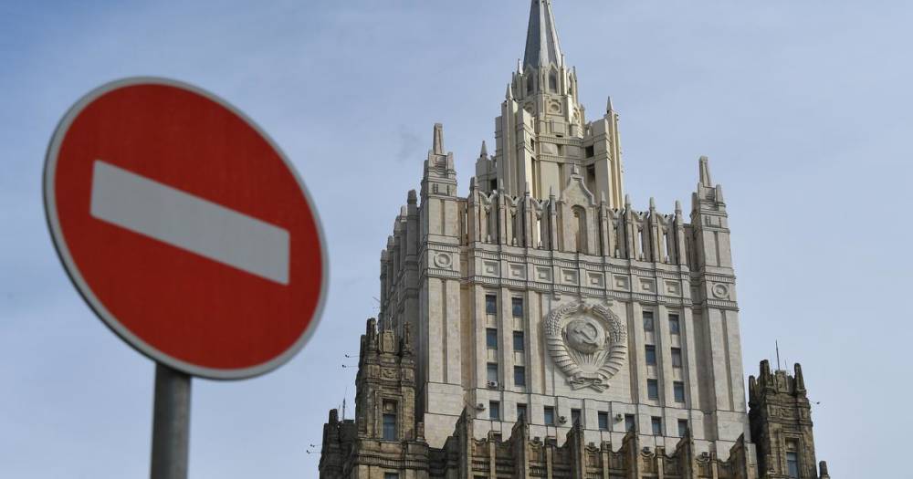 Российский дипломат увидел "опасную эпоху" в отношениях с Западом