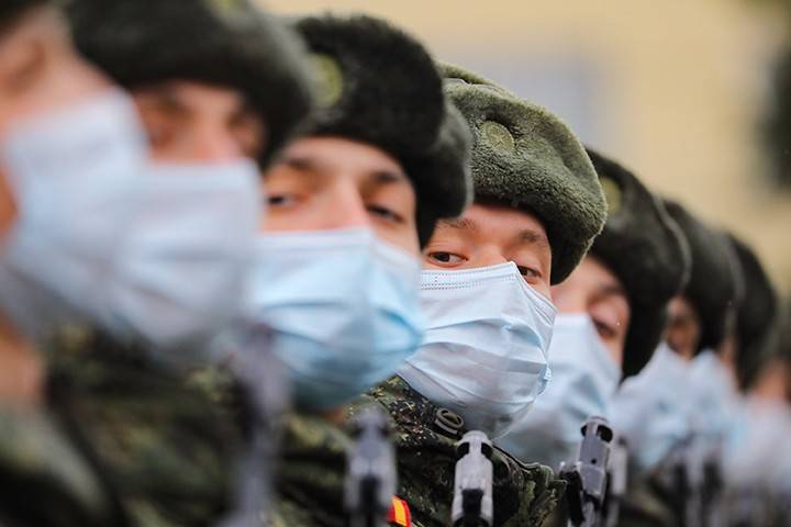 Свыше 33,2 тысячи военнослужащих армии РФ переболели коронавирусом