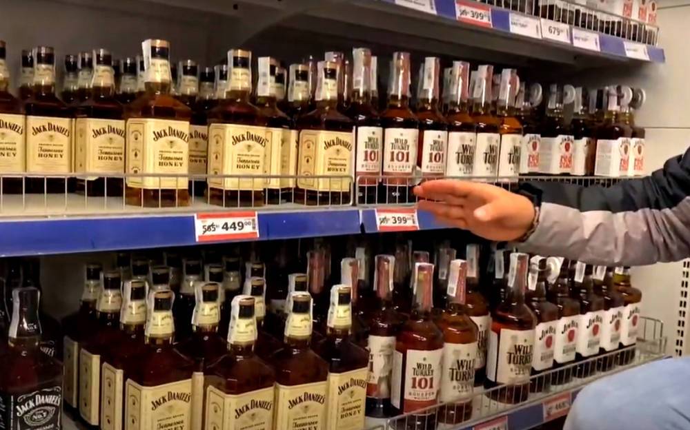 Лишают украинцев последних радостей: цены на алкоголь и сигареты выросли – озвучены цифры