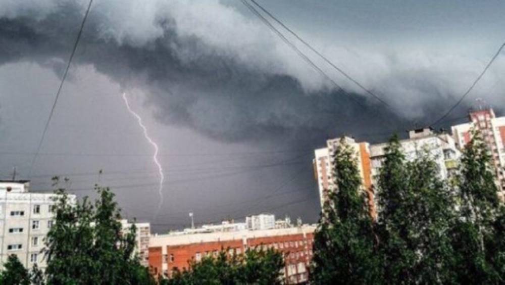 На Одессу движется мощный циклон с градом и шквальным ветром, синоптики бьют тревогу