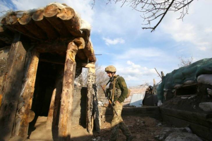 Боевики за сутки 15 раз обстреляли позиции ВСУ на Донбассе