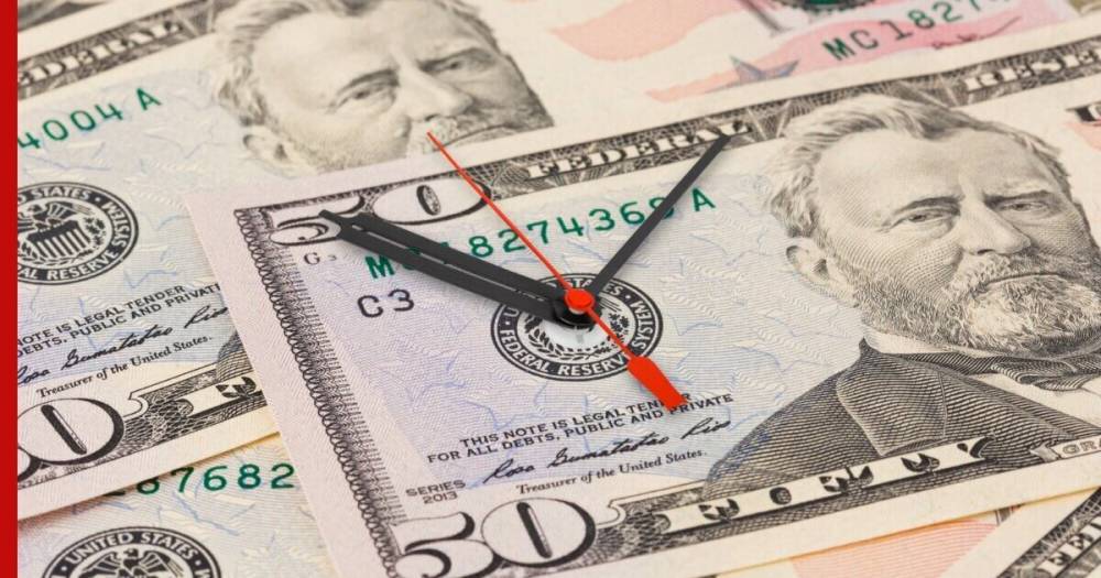 Аналитик предсказал падение доллара до 60 рублей
