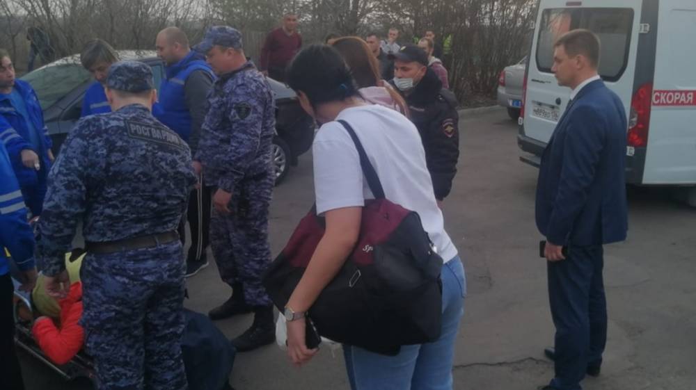 Спустя месяц выпавшую из окна дома под Воронежем 12-летнюю девочку выписали из больницы