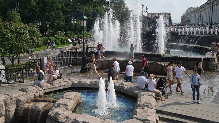 Погодные качели: в Москве рекордная жара сменится дождями