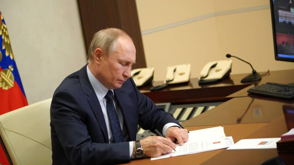 Президент РФ продлил срок службы полпреда на Северном Кавказе Юрия Чайки