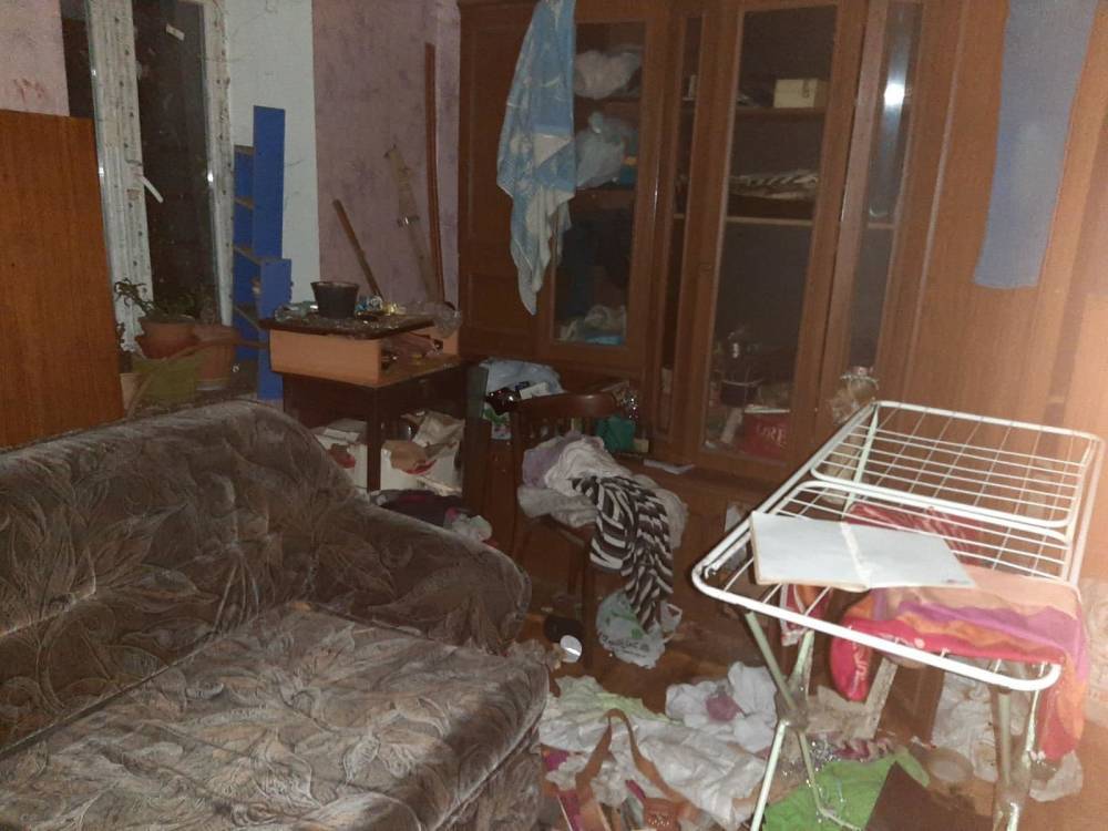 В Одессе спасли детей, которые жили в жуткой квартире и просили еду через форточку