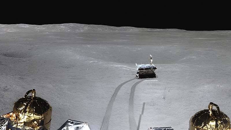 Ровер Yutu-2 на обратной стороне Луны готовится выйти из спячки