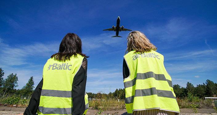 Берут даже студентов: компания airBaltic зовет на работу механиков