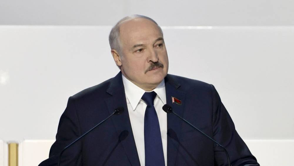 Лукашенко разрешил подавлять протесты боевой техникой
