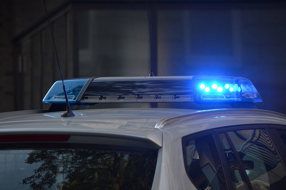 На Лиственной улице неизвестный похитил руль от BMW