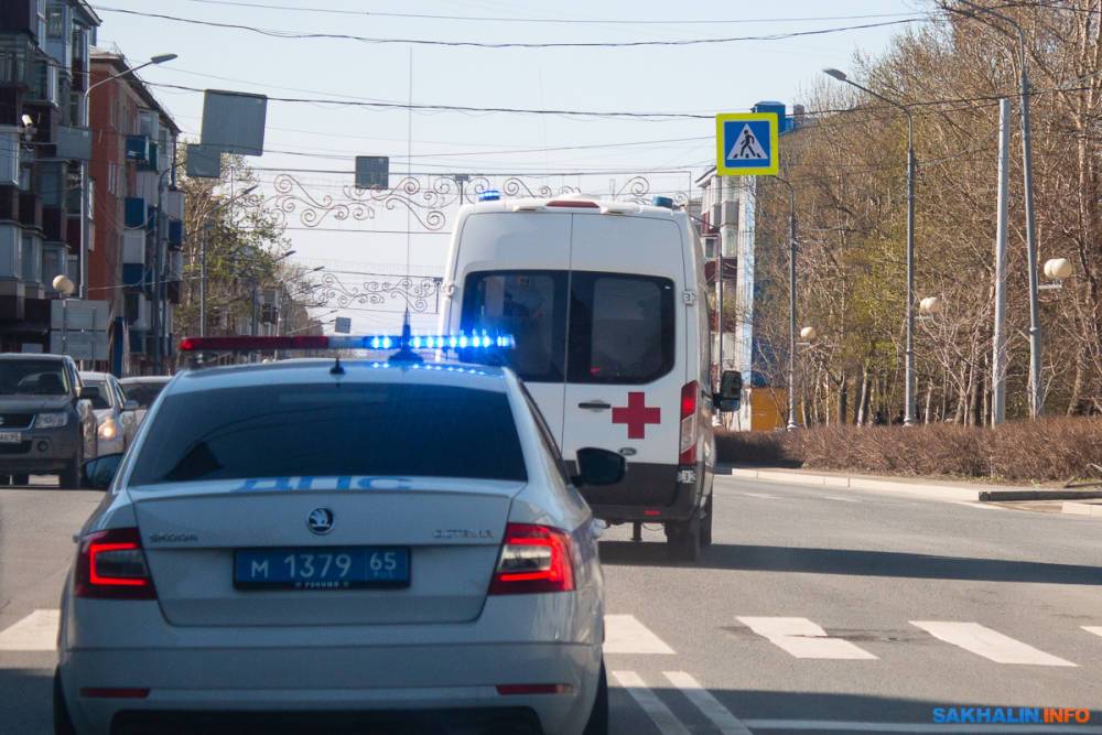 Двое водителей не захотели уступать дорогу скорой помощи в Южно-Сахалинске