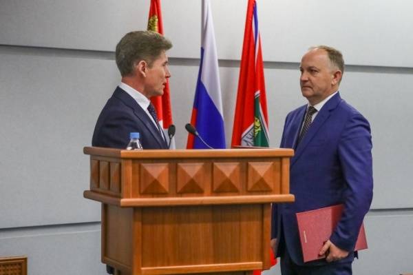 Мэр Владивостока, раскритикованный губернатором и полпредом, объявил об отставке