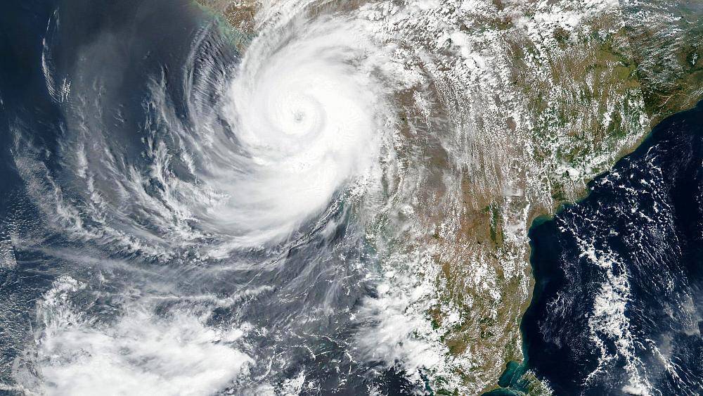"Тауктае", несущий смерть: в Индии растет число жертв мощного тропического циклона