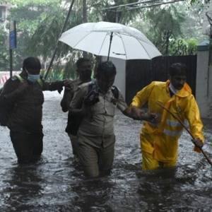 Из-за мощного циклона в Индии эвакуировали 200 тыс. человек