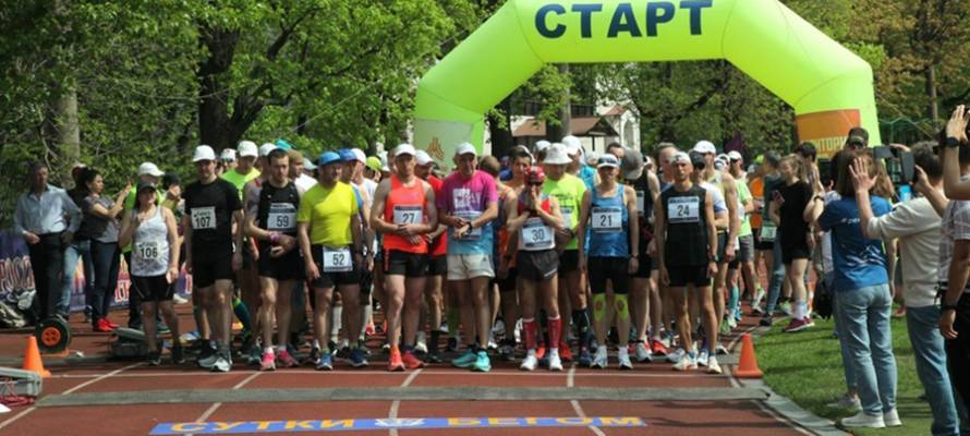 Спортсмен из Карелии за сутки пробежал 203 км на стадионе в Москве