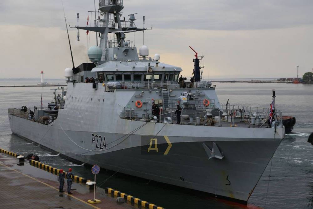 Новейший корабль НАТО зашел в порт Одессы: появилось видео британского судна