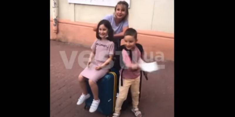 Жительница Харькова и ее дети выбросили украинские паспорта после того, как им запретили вылететь в Стамбул, видео - ТЕЛЕГРАФ