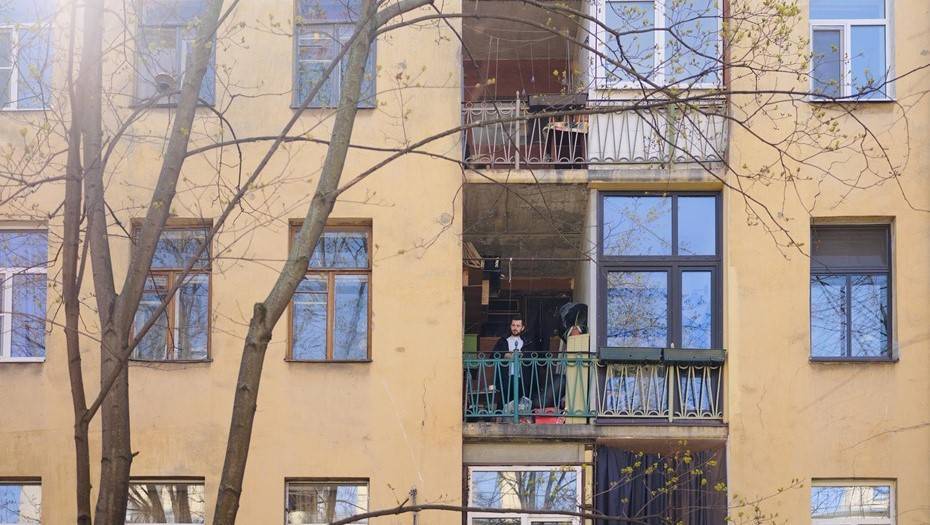 В центре Петербурга годовалый ребёнок упал с четвертого этажа