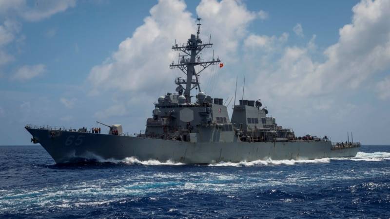 Американский эсминец прошел через Тайваньский пролив