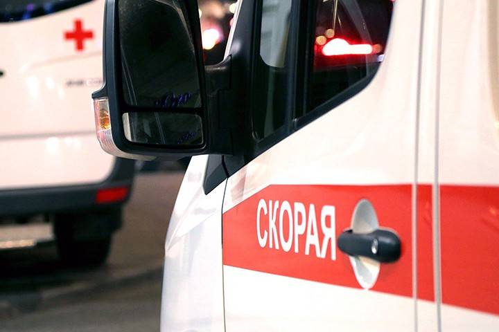 Два человека пострадали при обрушении штукатурки с фасада дома в центре Москвы