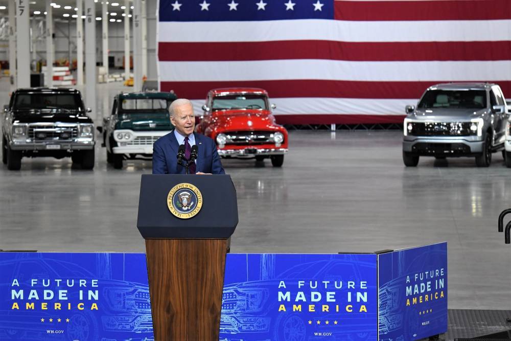 Президент США Джо Байден протестировал электрический пикап Ford F-150 Lightning перед завтрашней премьерой [видео]