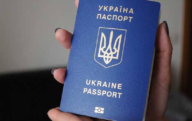 Скандал с паспортами в Харькове: полиция вручила "героине" протокол