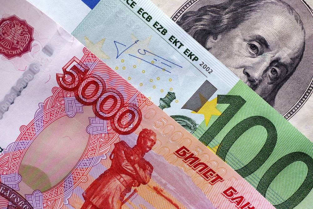 Биржа: евро продолжает расти