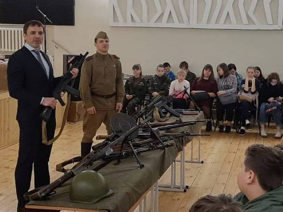 «Видел отрывки»: уральский депутат среди причин атаки на казанскую школу назвал фильмы «Дэдпул» и «Трансформеры»