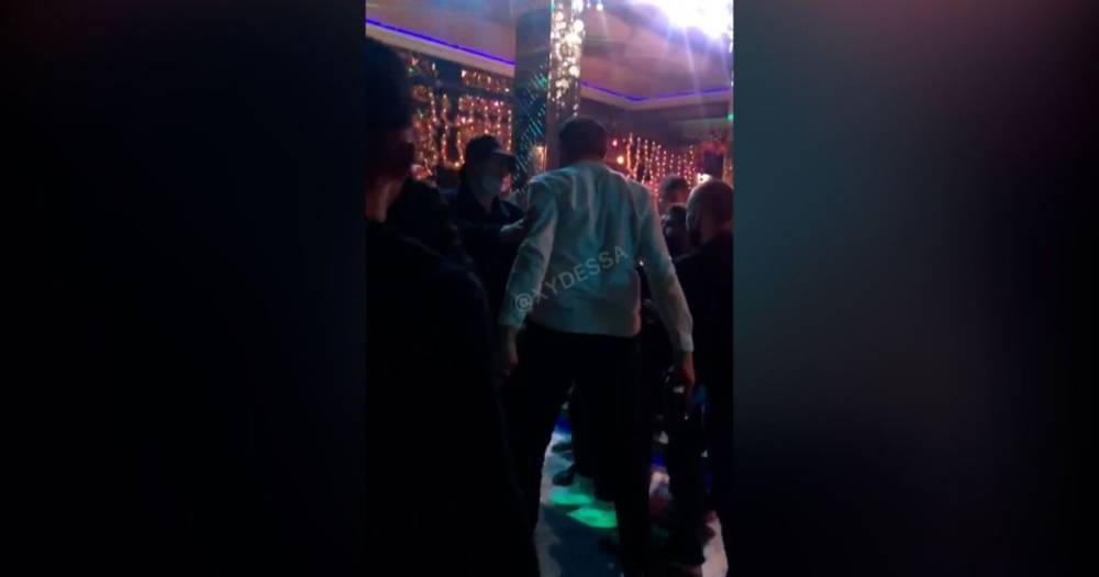 В Одессе в ночном клубе произошла массовая драка: появилось видео