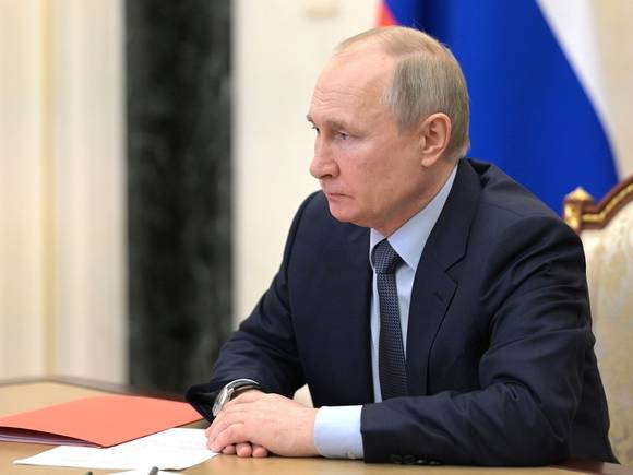Путина задели слова вице-премьера Чернышенко о туристах, которые «вытопчут все» в Долине гейзеров