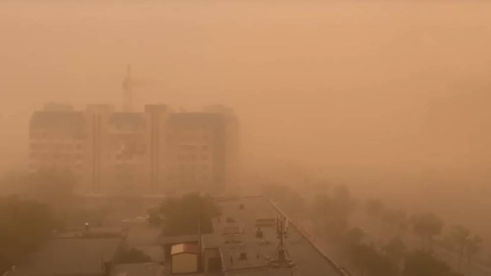 Сильная пылевая буря накрыла Астраханскую область