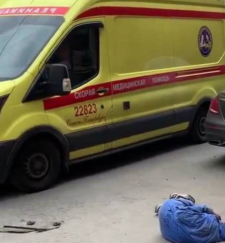 В Петроградском районе мужчину избили до полусмерти
