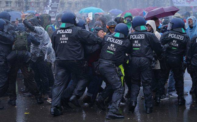 В Берлине полицейские разогнали первомайскую демонстрацию
