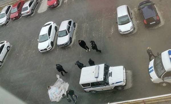 В Тюмени на парковке обнаружили тело девушки