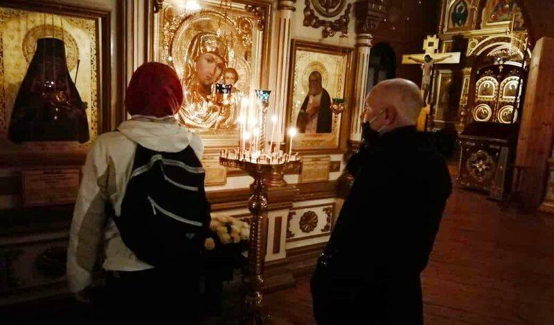 В православных храмах Уфы прошли торжественные богослужения в честь Светлой Пасхи