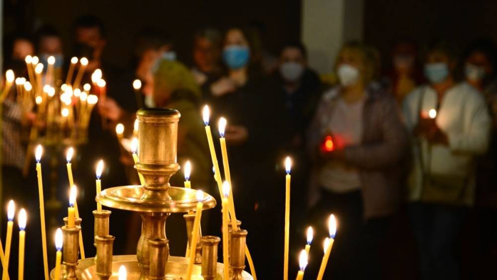 Православные отмечают Пасху в условиях коронавирусных ограничений