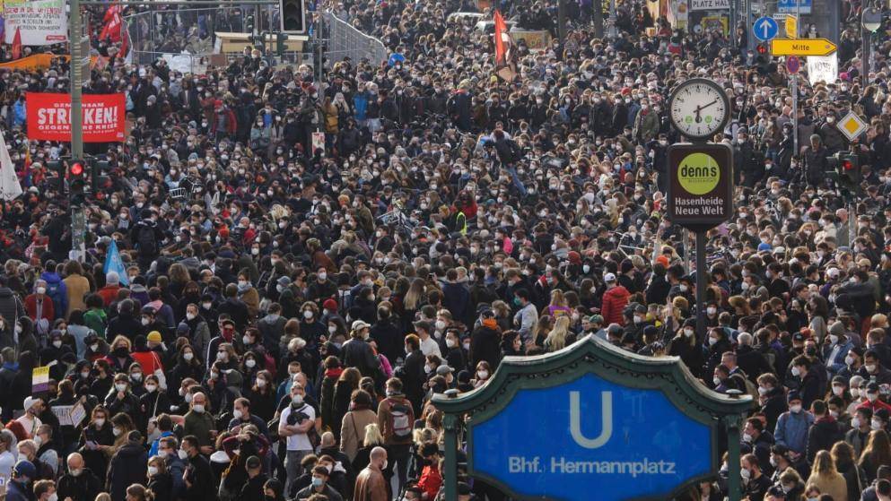 «Революционный Первомай» в Берлине: демонстранты забыли о карантине