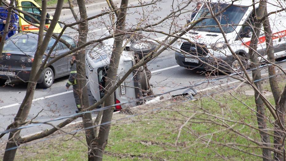 В массовом ДТП на Краснопутиловской перевернулось авто с беременной